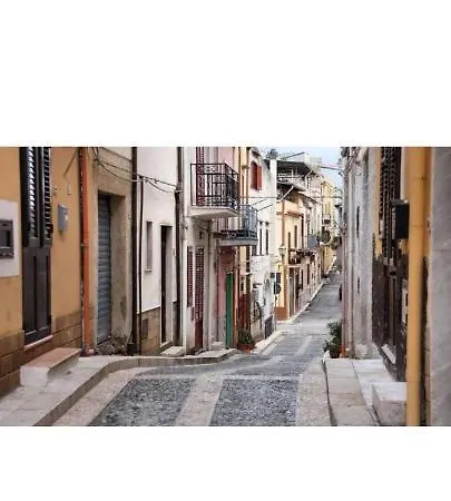 Salina * Trappeto (Sicily)